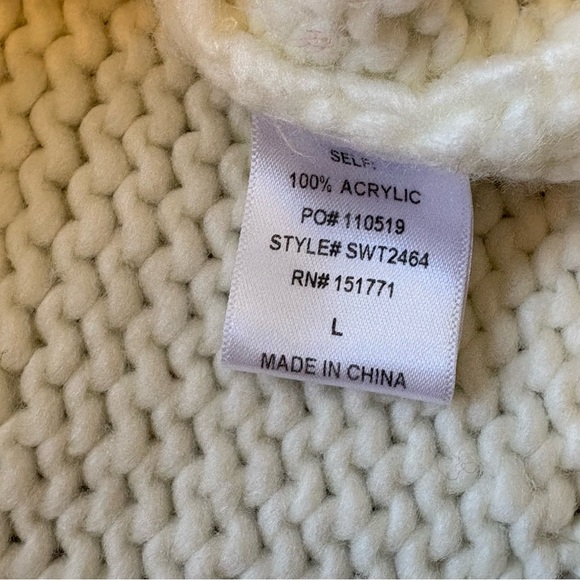 Le Lis White Knit Sweater with Red Heart – Women’s Size Large - Picture 8 of 9